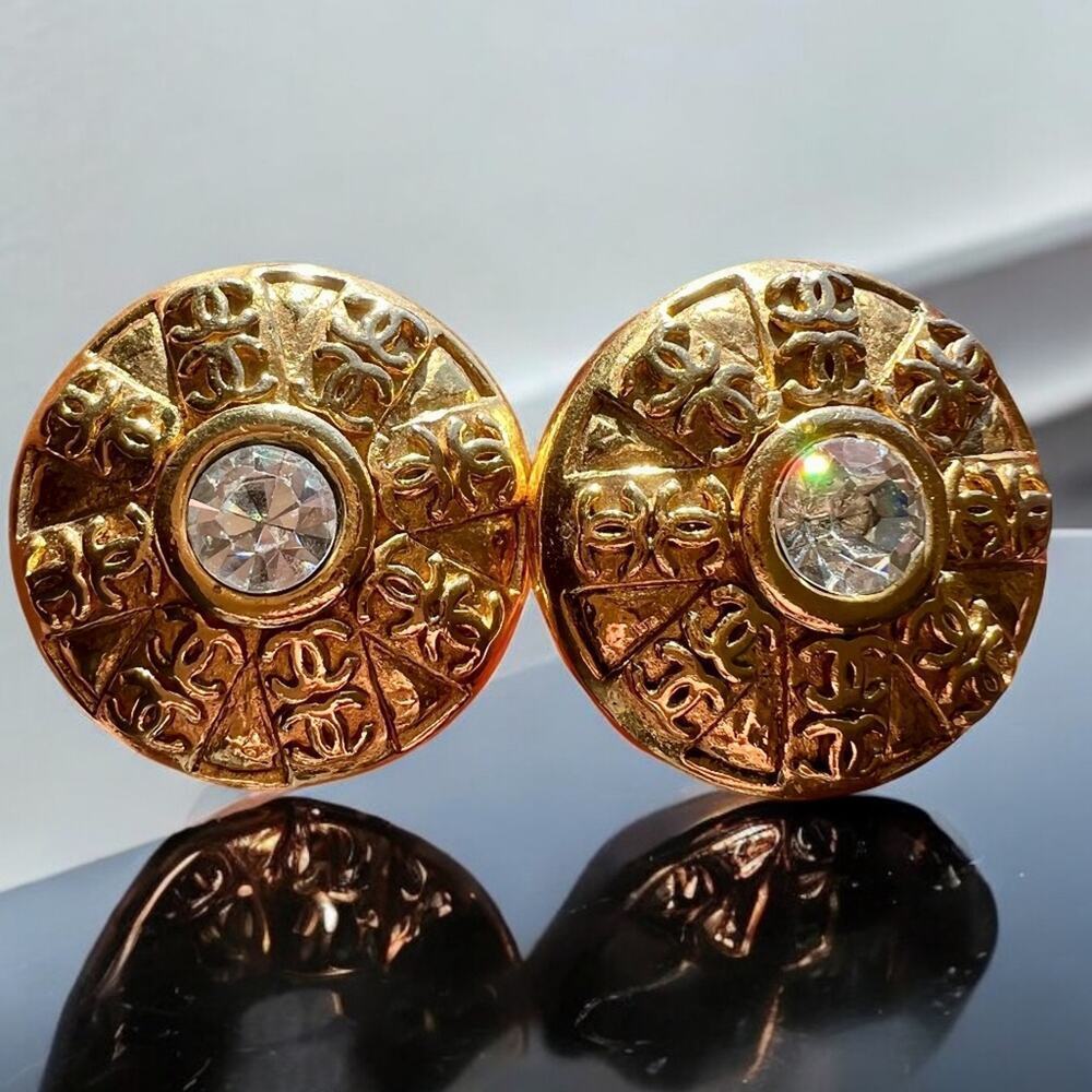 CHANEL Vintage 1988 CC Logos Button Motif Bijou Stone Earrings Clip-On 23 - Picture 1 of 7